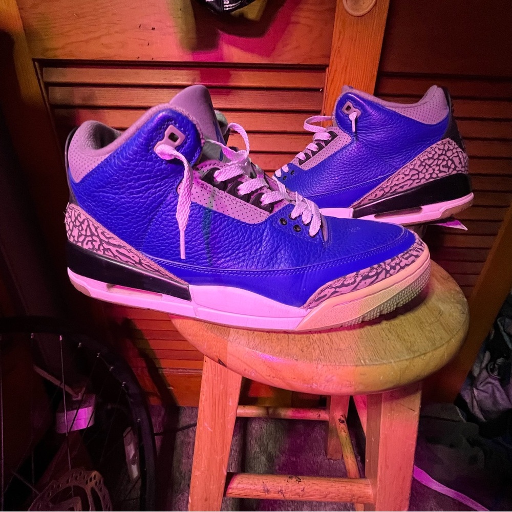 Jordan
Air Jordan 3 Retro "Blue Cement" sneaker